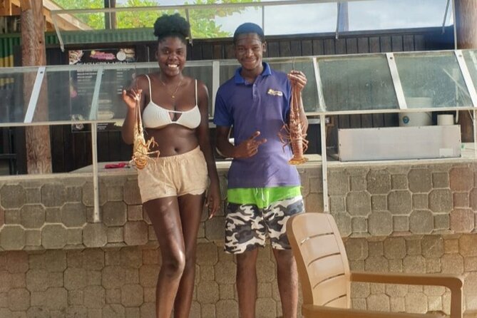Negrils Seven Miles Beach, Rick's cafe and Parasailing Tour. - Ricks Cafe cliff-jumping entertainment: the day’s energy switch