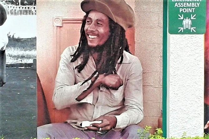 Nine Mile and Dunn's River Falls Day Trip from Montego Bay & Grand Palladium - Nine Mile: stepping into Bob Marley’s birthplace and Rastafarian roots
