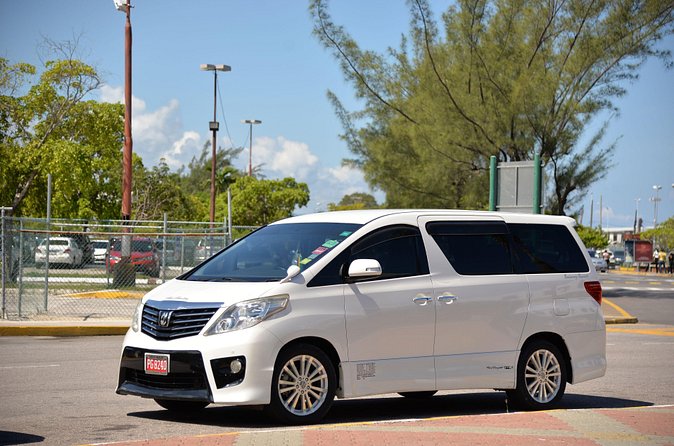 Ocho Rios Hotels Transfer Between Montego Bay Airport (MBJ) - Who This Transfer Suits Best (and Who Might Skip It)