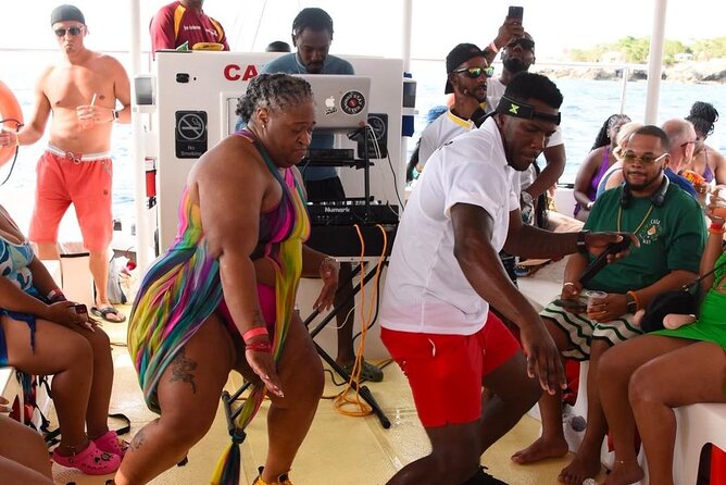 Party Catamaran: OpenBar, Music, Negril Beach, Caves, Snorkeling - Safety and crew energy: the two sides you should know
