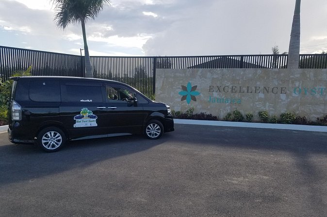 Private Airport Transfer to Excellence Oyster Bay - Smooth Service, Clean Cars, and a Driver Who Talks Food