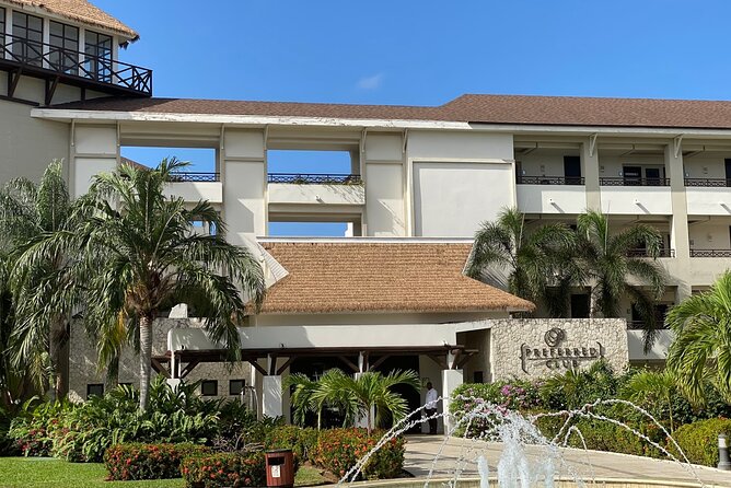Private Airport Transfer to Secrets Resort Montego Bay - Matching the Right Vehicle to Your Group and Luggage