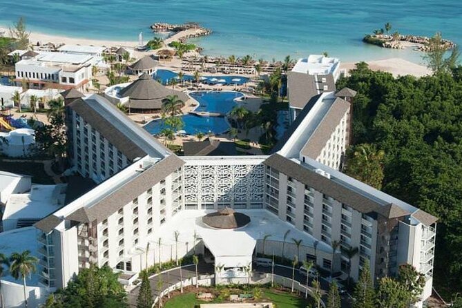 Private Airport Transfers to Royalton Blue Waters and White Sand - The ride itself: what you get in the car