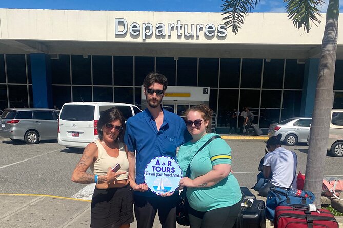 Private Airport transportation - The Ride Experience: Friendly Service With Local Tips