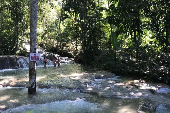 [PRIVATE] Dunn's River Falls with Entrance Fees - Photography and the guides who help you keep moving