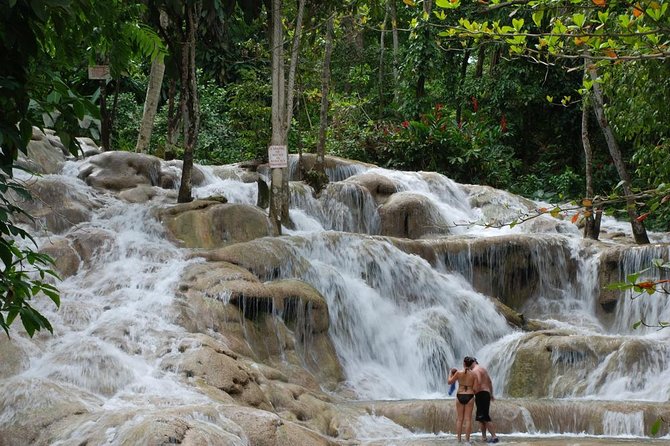 [PRIVATE] Dunn's River Falls with Entrance Fees - Optional zip line: how to decide if the extra fee is for you