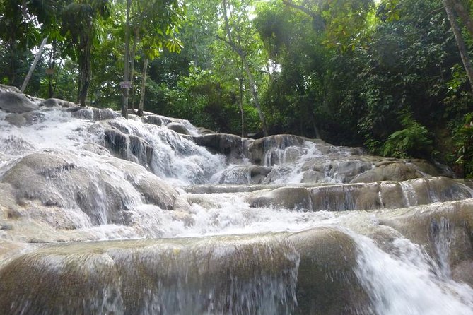 [PRIVATE]Dunn's River & Martha Brae Rafting - Entrance & Lunch - A long day from Negril: why the drive matters