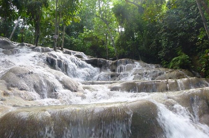 [PRIVATE]Dunn's River & Martha Brae Rafting - Entrance & Lunch - Who this tour suits best (and who should think twice)