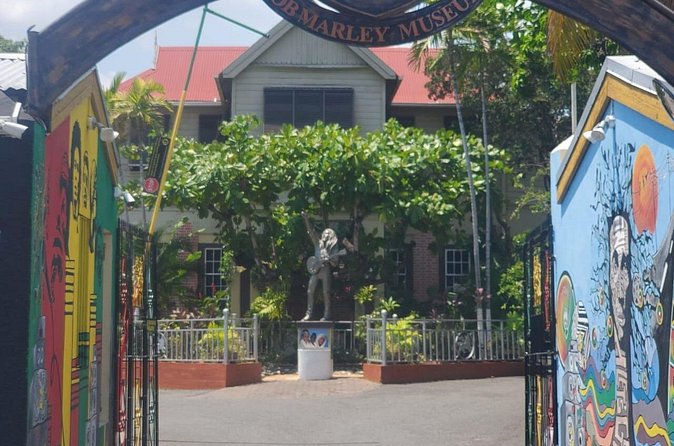 Private Kingston and Bob Marley Museum Tour from Falmouth - Emancipation Park: A Quiet Break in Central Kingston