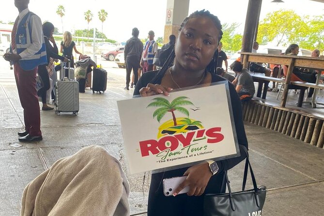 Private Montego Bay Airport MBJ to Montego Bay Hotels/ Resorts - One-Way vs Round-Trip: Planning Your Next Move at the Airport
