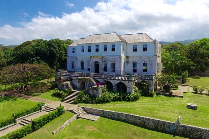 Private Montego Bay Highlights Tour with Pickup Included - Crafts Market: buying souvenirs without losing the day