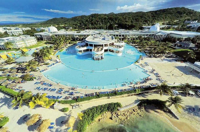 Private Sangster Airport Transfer to Grand Palladium Resort - Vehicle Size Up to 10 Travelers, Built for Real Groups