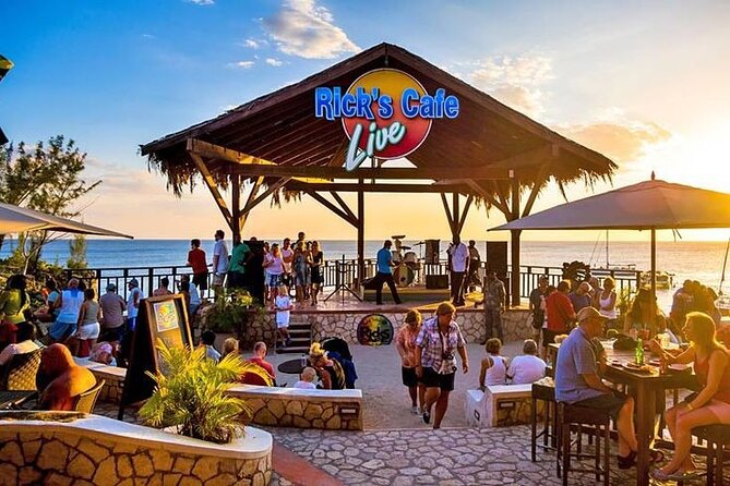Private Transfer Airport to Montego bay Hotels in Jamaica - What happens in the car: comfort, rum punch, and kid-friendly basics