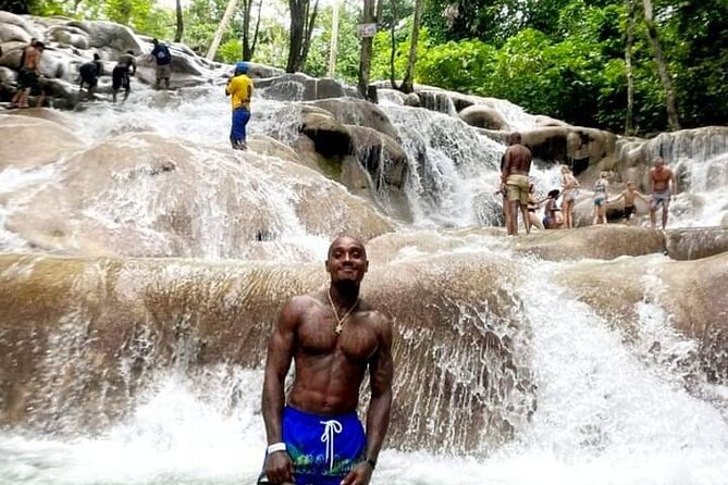 Private Transfer from Montego Bay to Dunns River Falls - The Ride to Ocho Rios: Sea Views, Chukka Cove, and Stop Options