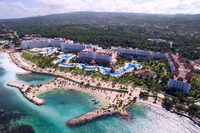 Private Transfers from Montego Bay Airport to Runaway Bay Hotels - Meet, ride, and get your bearings with local conversation