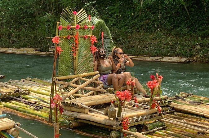 Rafting on the Martha Brae - Stops, Photos, and the “Buy a Little Something” Reality