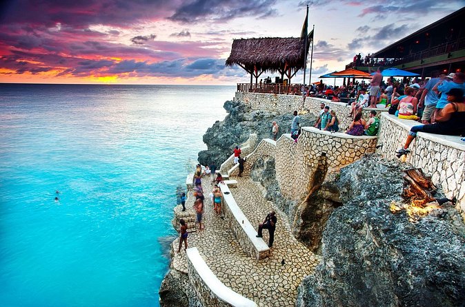 Rick's Cafe and 7 Mile Beach from Montego Bay - Lunch, Shopping, and Extra Sightseeing on Your Own Schedule