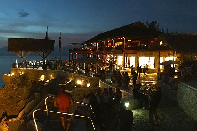 Rick's Café and Seven Mile Beach Private Tour - How this private Montego Bay day is built