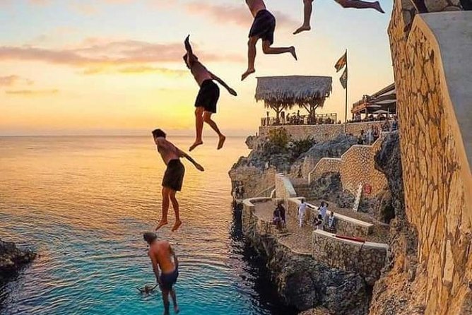 Rick's Café and Seven Mile Beach Private Tour - Should you book this private tour or go solo?