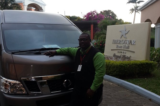 Royalton White Sands & Blue Waters Private Transfer - Vehicle comfort and capacity: sedan to minivan, up to 15