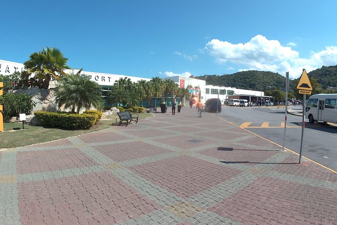 Sangster International Airport Transfer to Hotels (MBJ) Montegobay Jamaica - Who This Transfer Fits Best (and Who Might Hesitate)