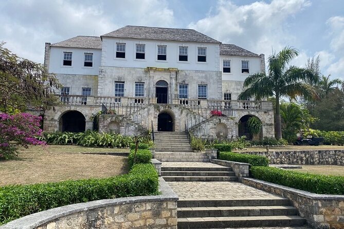 Sightseen tour and Souvenir shopping with private transportation in Montego Bay - Entering The Hip Strip: why this plan works in Montego Bay