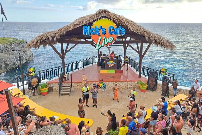 Tour to Negril 7 Miles Beach and Rick’s Cafe from Montego Bay - Juice patties and street food: quick tastes of Jamaica