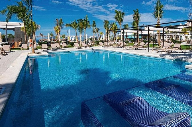 Transfer from/to Airport, Riu Reggae, Riu Montego Bay, Riu Palace - Family Groups, Big Parties, and Why Private Works